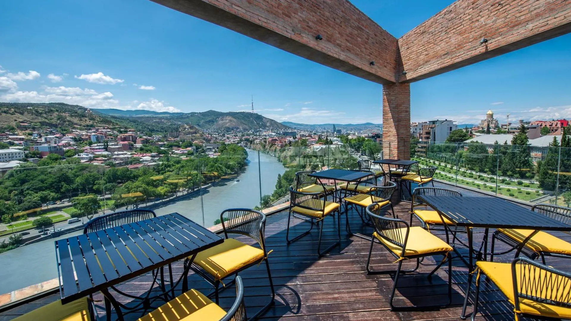 Hotel Golden Tulip Design Tbilisi 4*,